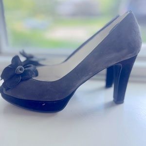 Ron White Suede heels with platform front. Size 38 or 7.5.